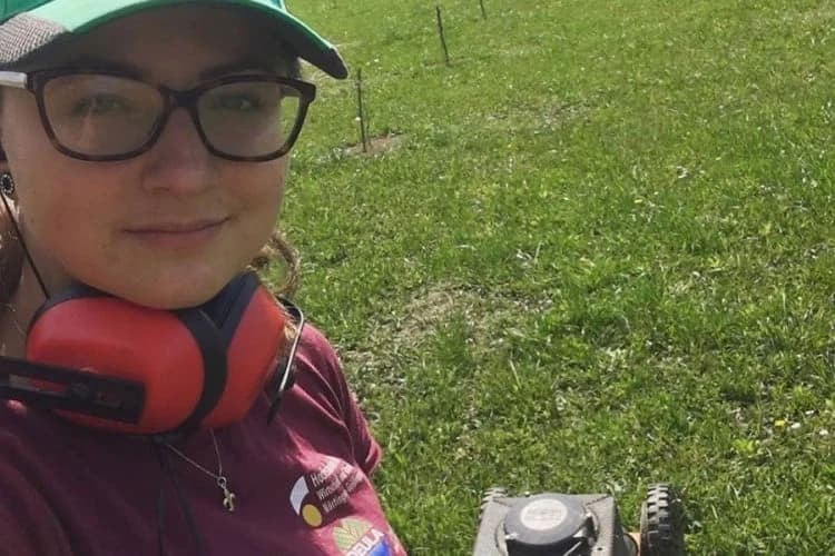 Studentkinja iz Njemačke kod Bihaća podigla plantažu lješnika