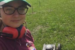 Studentkinja iz Njemačke kod Bihaća podigla plantažu lješnika