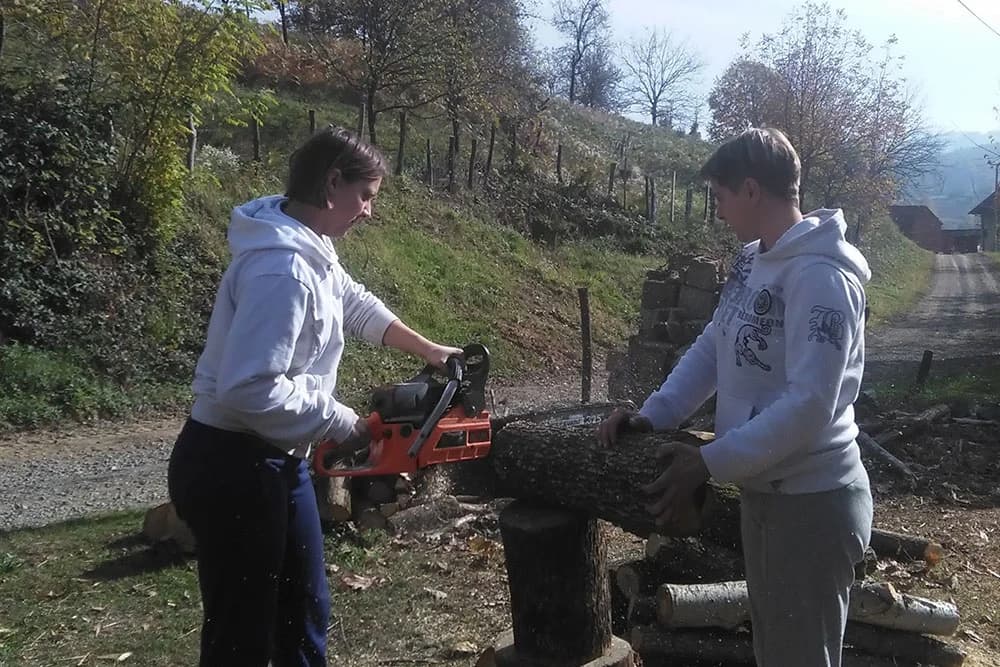 Blizankinje Dragana i Biljana Pepić rade sve muške poslove na selu