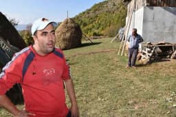 OD VUKOVA GOLIM RUKAMA OTIMAO OVCE Goraždanin 20 godina uzgaja stoku i ima SAMO JEDNU ŽELJU