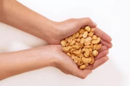 Zašto je dobro svakodnevno pojesti šaku kikirikija?