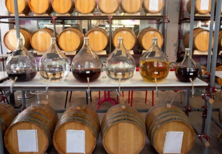 Tri muškarca uhapšena zbog krađe 100 litara rakije