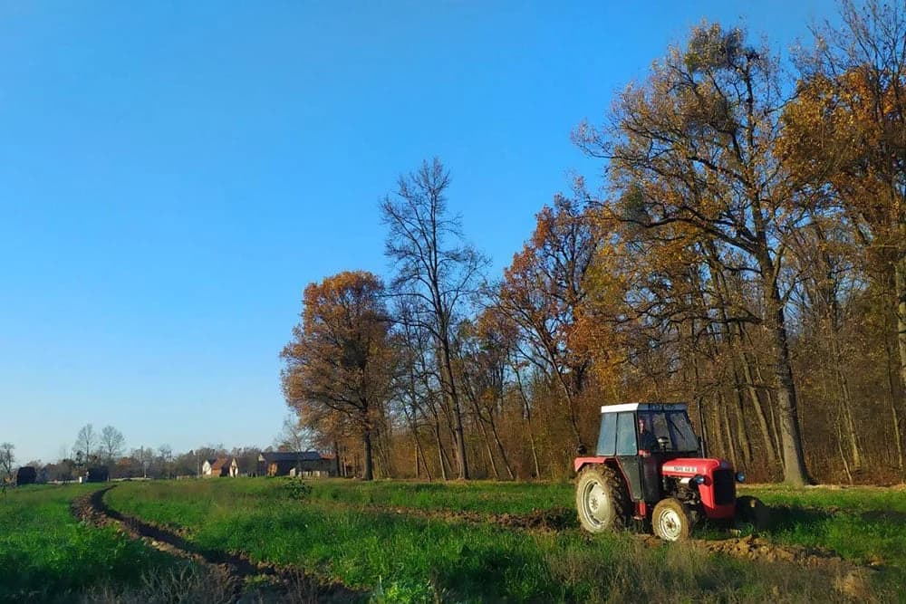 Mještani semberskih sela zaoravaju puteve i bankine