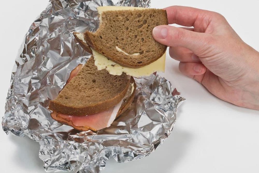 KADA ZAMOTAVAMO HRANU U ALU-FOLIJU, PRAVIMO VELIKU GREŠKU!
