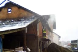 Izgorjela štala i krov kuće u Banjaluci, spašene krave, ovce i svinje