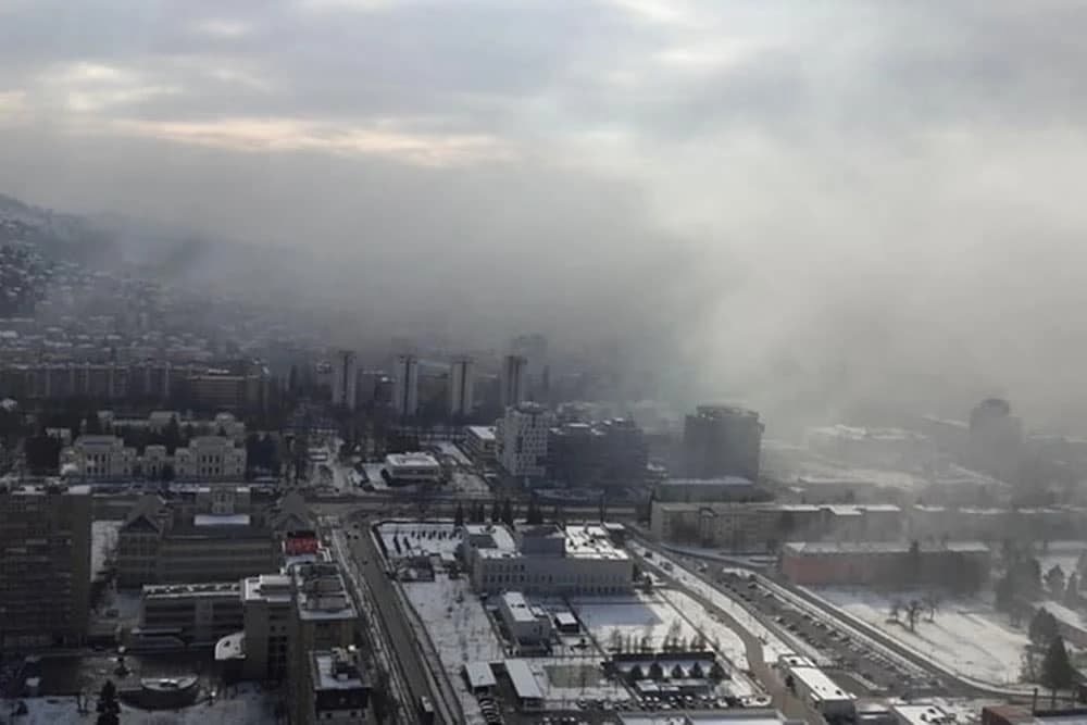 FASCINANTNI PRIZORI DOLAZE IZ SARAJEVA Evo kako vjetar velikom brzinom tjera smog (VIDEO)
