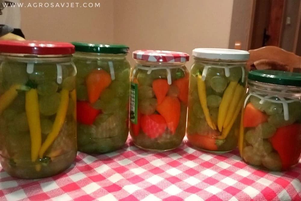 Grožđe i ljute papričice