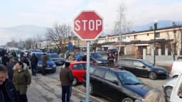 Katanci na gradskoj pijaci u Goraždu, poljoprivrednici robu izlažu na cesti