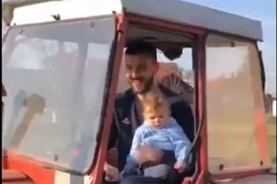 Košarkaš Partizana traktorom protiv korone
