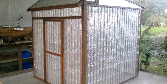 Napravite plastenik od plastičnih flaša