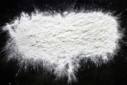 Čudesna moć bebi pudera: Otjeraće mrave i pomoći otpetljati nakit