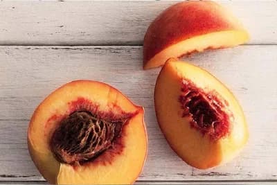 Kako uspješno obaviti sadnju breskve iz koštice?