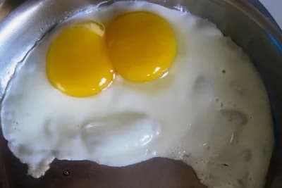 Narodna vjerovanja: Šta znači kada nađete jaje sa dva žumanceta