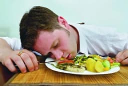 Kako izbjeći pospanost poslije jela!