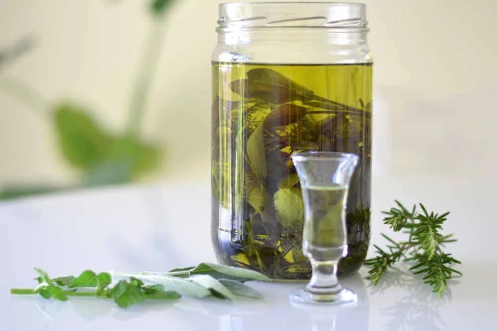 Recept za liker od ljekovitog bilja i meda