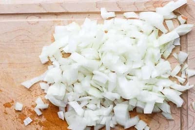 I vi plačete dok režete luk? Spriječite suze uz pomoć ovih trikova