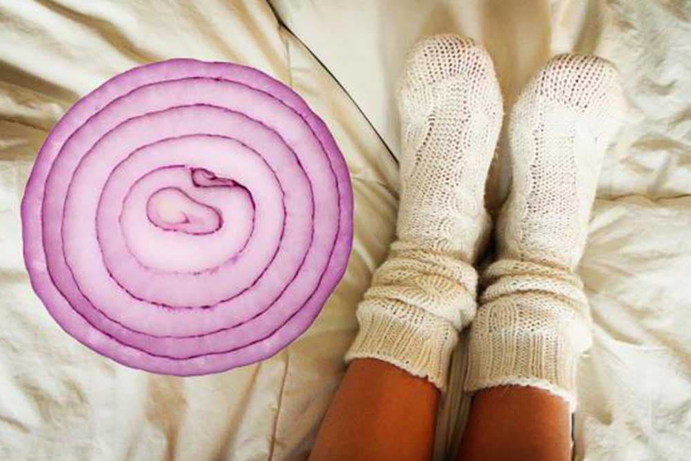 Zašto bi trebalo da prespavate sa crnim lukom u čarapama?