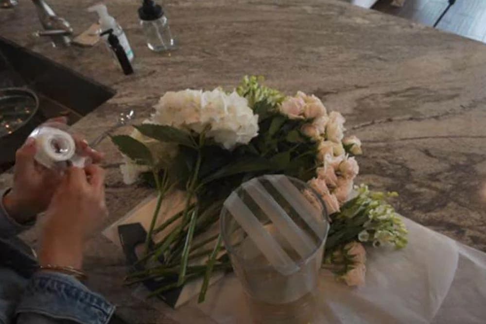 Jednostavan trik da cvijeće u vazi izgleda lijepo i raskošno