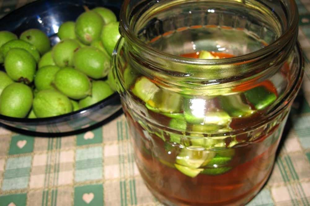 Sirup od zelenog oraha i meda