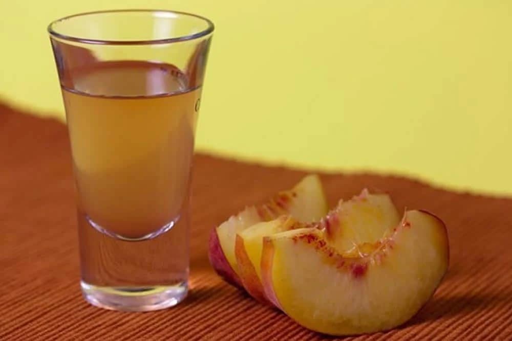 alkoholno piće od breskve