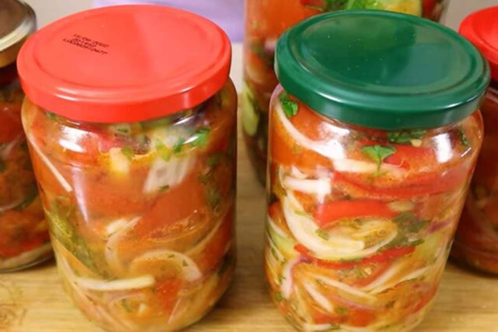 JEDITE LJETNU SALATU I ZIMI – Paradajz, paprika, krastavac RECEPT ZA ZIMNICU bez kuvanja