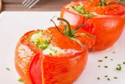 Zapečeni punjeni paradajz: Idealan ljetni lagan ručak! (RECEPT)