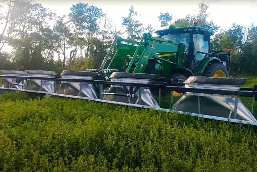 Da li je ovo kraj za pesticide? Patentiran usisivač za mehaničko uništavanje štetočina /VIDEO/