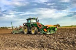 Poljoprivrednicima u Republici Srpskoj ove godine isplaćeno više od 50 milona KM podsticaja