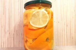 Ne bacajte koru limuna i pomorandže - Spakujte u teglu i dodajte sirće