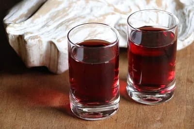 Liker od ljekovitog bilja i meda