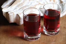 Liker od ljekovitog bilja i meda