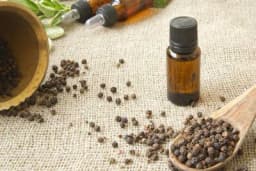 Ulje crnog bibera! Zašto je nevjerovatno korisno