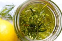 Kako napraviti domaći sirup od ruzmarina?