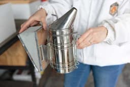 Kako da vam DIMILICA dimi tokom cijelog pregleda košnice