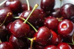 Da li je opasno gutati koštice od trešanja?