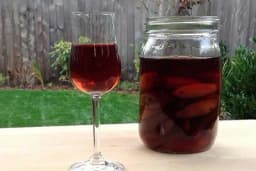 ŠLJIVE U VINU - Isprobajte ovo ukusno piće /RECEPT/
