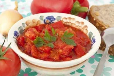 Salata od slatke paprike u sosu od paradajza