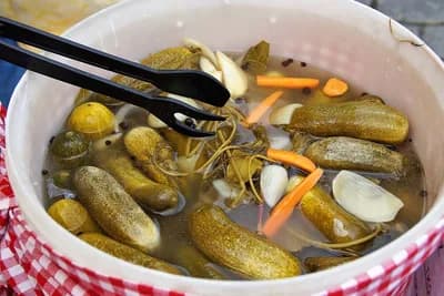 Turšija u kanti: Recept za zimu koji čuva ukus i svježinu povrća