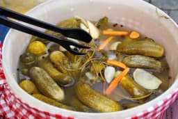 Turšija u kanti: Recept za zimu koji čuva ukus i svježinu povrća