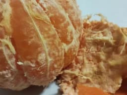 Zašto ne biste trebali bacati bijeli dio narandže: nutricionisti otkrivaju istinu