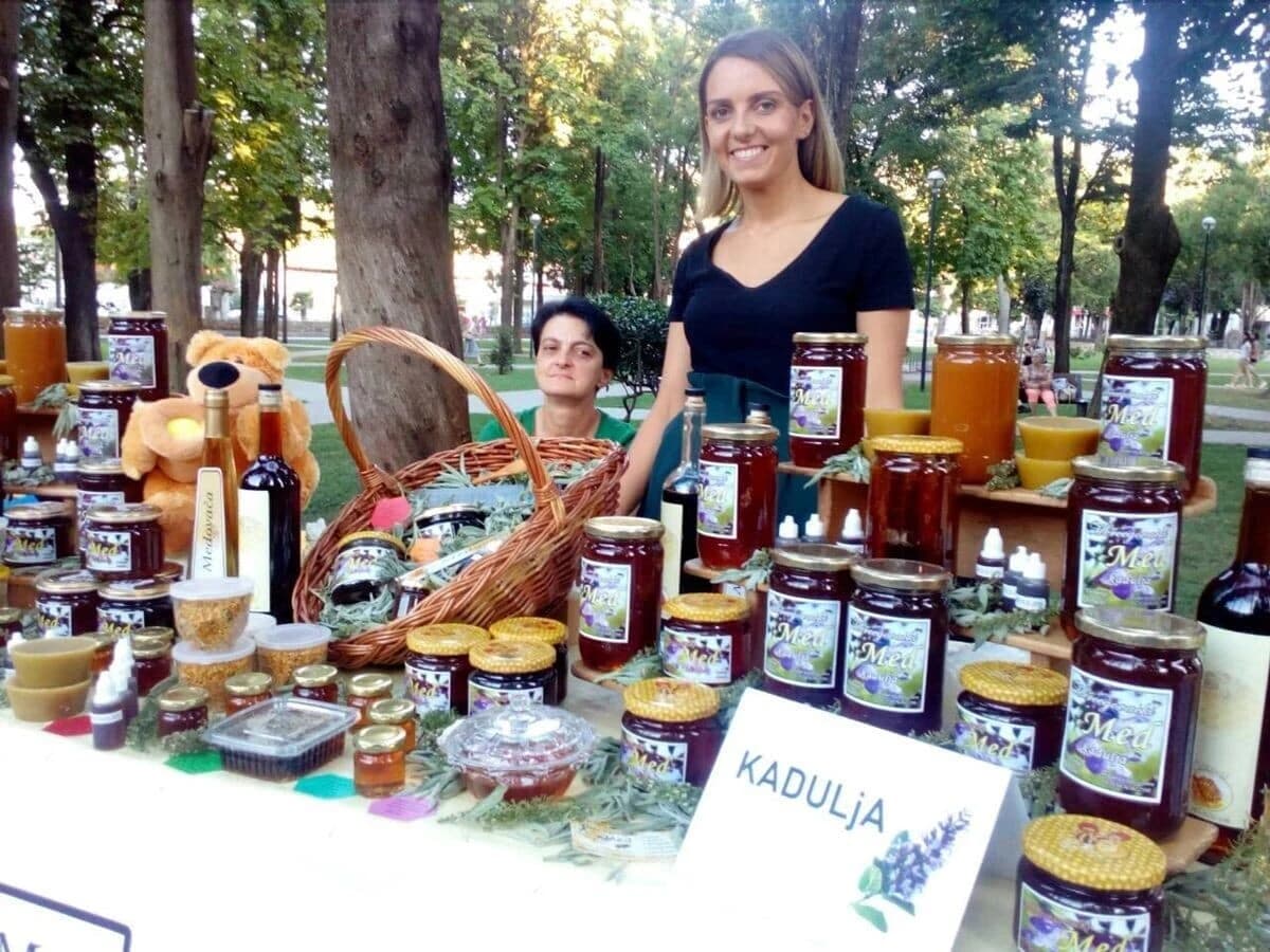 Trebinje u znaku domaćih proizvoda - Vino i med u gradskom parku