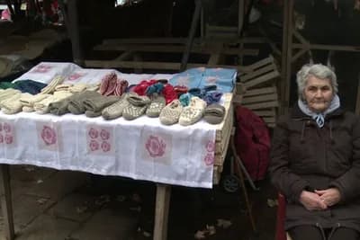 Bijeljina: Baka Smilja najstariji zakupac tezge na Zelenoj pijaci