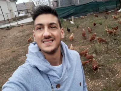 Student sa Pala se školuje kroz proizvodnju i prodaju jaja
