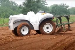 Predstavili prvi pametni 5G traktor na vodonik