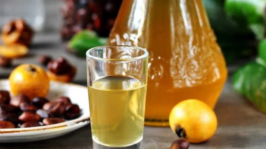 Ovako se pravi liker od mušmula: Moćan napitak koji jača imunitet, čisti jetru, snižava holesterol!