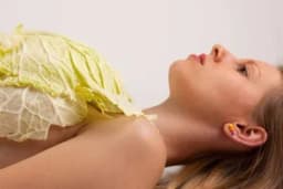Obloge od kupusa su lijek: Evo šta se dešava ako ih stavite na grudi, noge ili vrat!