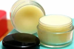 Mast od propolisa – Napravite prirodni antibiotik za psorijazu, kurje oči, akne i opekotine