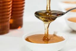 Kako razlikovati pravi med od onog koji sadrži dodani šećerni sirup?