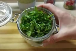 Stavite peršun u vodu sa sodom bikarbonom i gledajte čudo - Trik koji ćete koristiti stalno