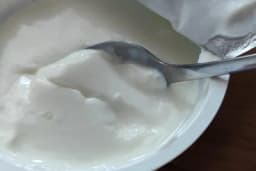 Koja je razlika između običnog i grčkog jogurta?